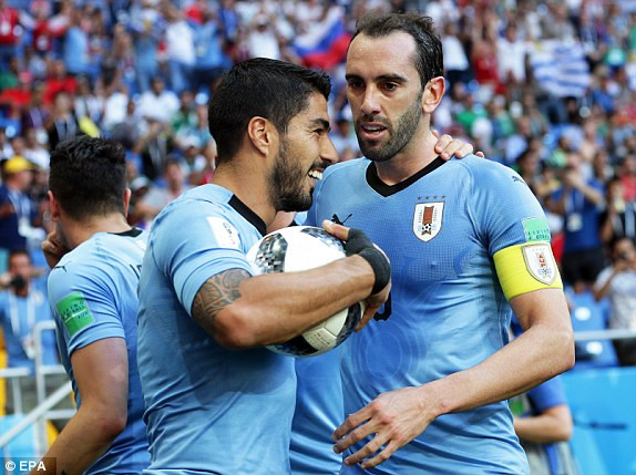 Suarez lập công, Uruguay sớm lấy vé vòng 1/8 World Cup ảnh 14