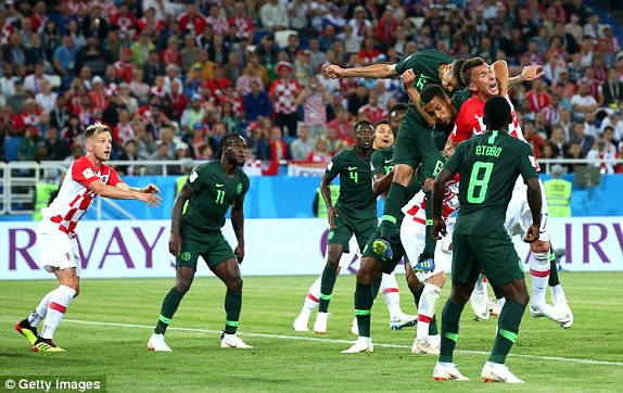 Hàng thủ lóng ngóng, Nigeria thua trắng Croatia ảnh 22