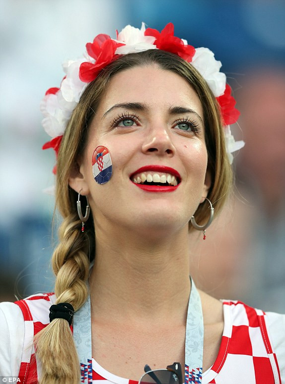 Hàng thủ lóng ngóng, Nigeria thua trắng Croatia ảnh 8