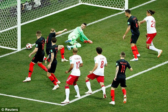 Croatia vào tứ kết sau trận thắng 'vỡ tim' trên chấm 11m ảnh 11