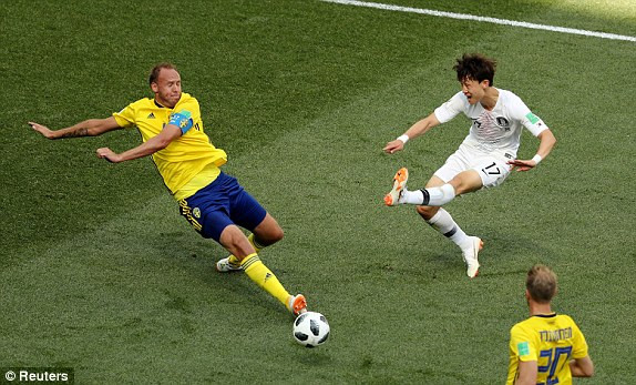 Thụy Điển đánh bại Hàn Quốc nhờ công nghệ VAR ảnh 12