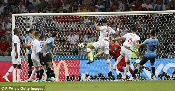 Mộng đẹp World Cup của Ronaldo tan tành như thế nào? ảnh 10