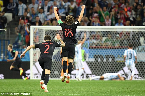 Croatia vào tứ kết sau trận thắng 'vỡ tim' trên chấm 11m ảnh 3