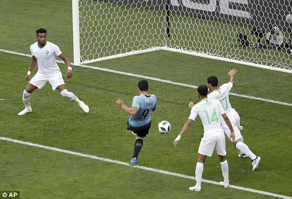 Suarez lập công, Uruguay sớm lấy vé vòng 1/8 World Cup ảnh 10