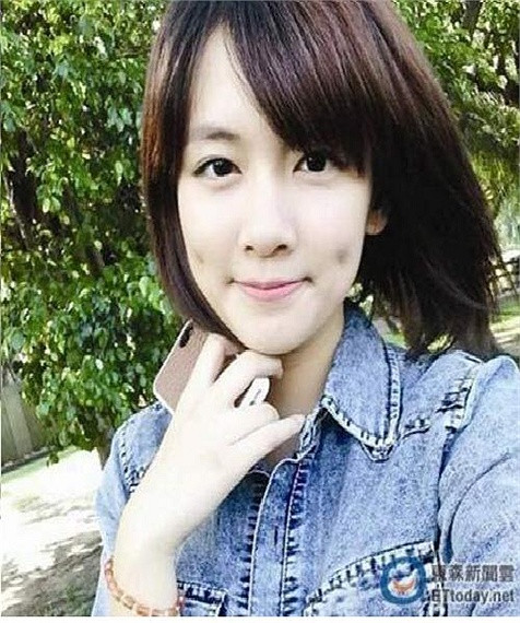 Tuy nhiên, điểm nhấn cho vẻ đẹp của Yu chính là khuôn mặt tròn trĩnh, mái tóc ngắn và hai má lúm đồng tiền duyên dáng