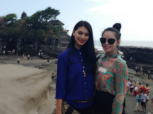 Chụp ảnh cùng Hoa hậu TG 2012 Vu Văn Hà