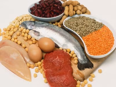 5. Thực phẩm giàu axit béo Omega3: Bơ, đậu nành, các loại hạt, cá ngừ hay cá hồi là những thực phẩm rất giàu axit béo Omega3. Đây là hợp chất có đặc tính kháng viêm, giúp tái tạo làn da, dưỡng ẩm và cải thiện sức khỏe cho da.