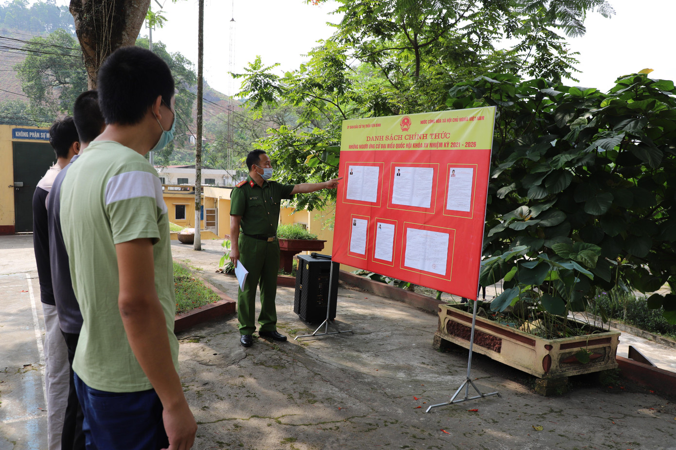 Thông tin về Ngày bầu cử được niêm yết công khai, đầy đủ. Ảnh: Đ.H