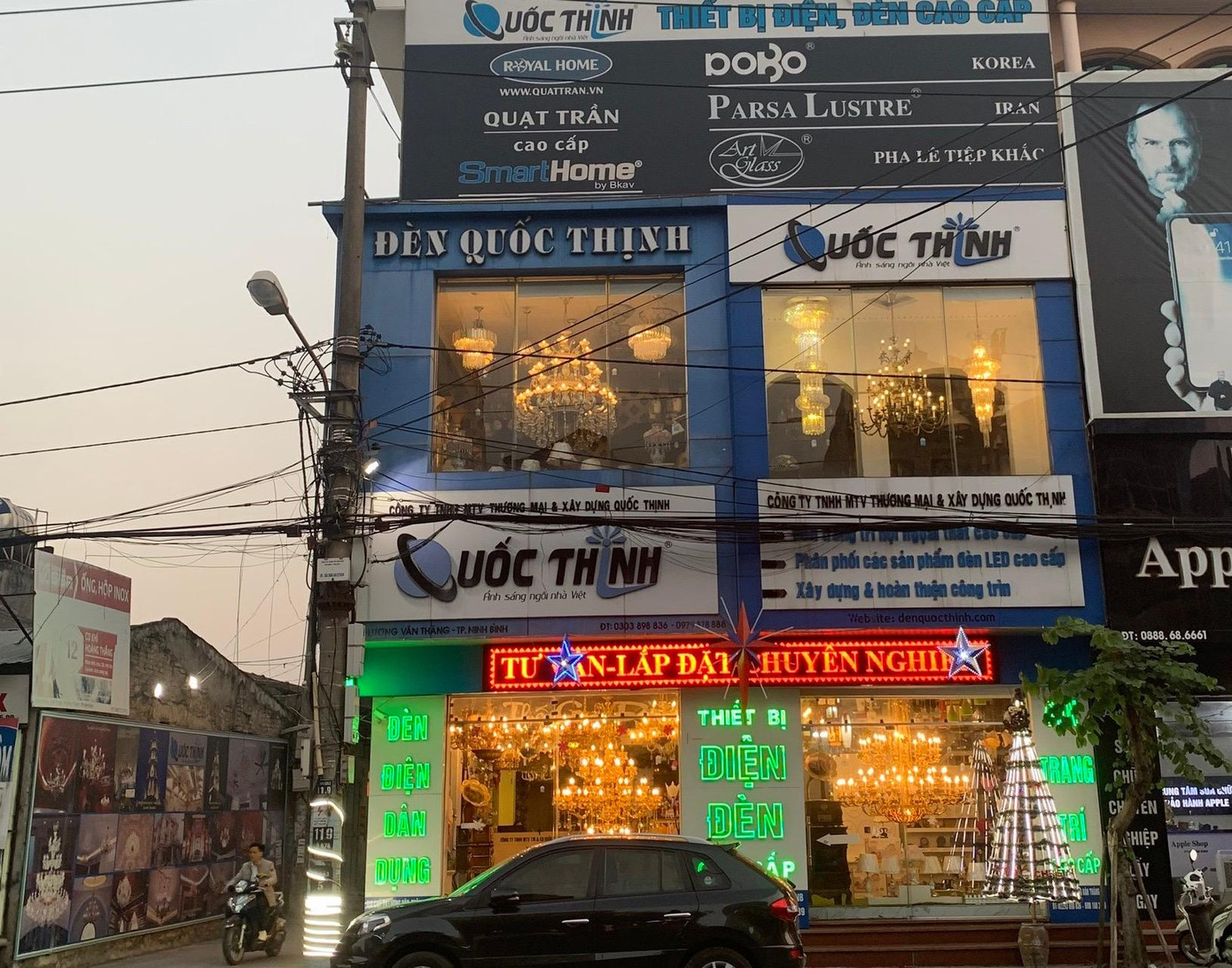 Hai căn nhà liền nhau của ông Thịnh trên đường Lê Văn Thăng, TP Ninh Bình được bán với giá 100 triệu đồng/căn. Hai căn nhà liền nhau của ông Thịnh trên đường Lê Văn Thăng, TP Ninh Bình được bán với giá 100 triệu đồng/căn.