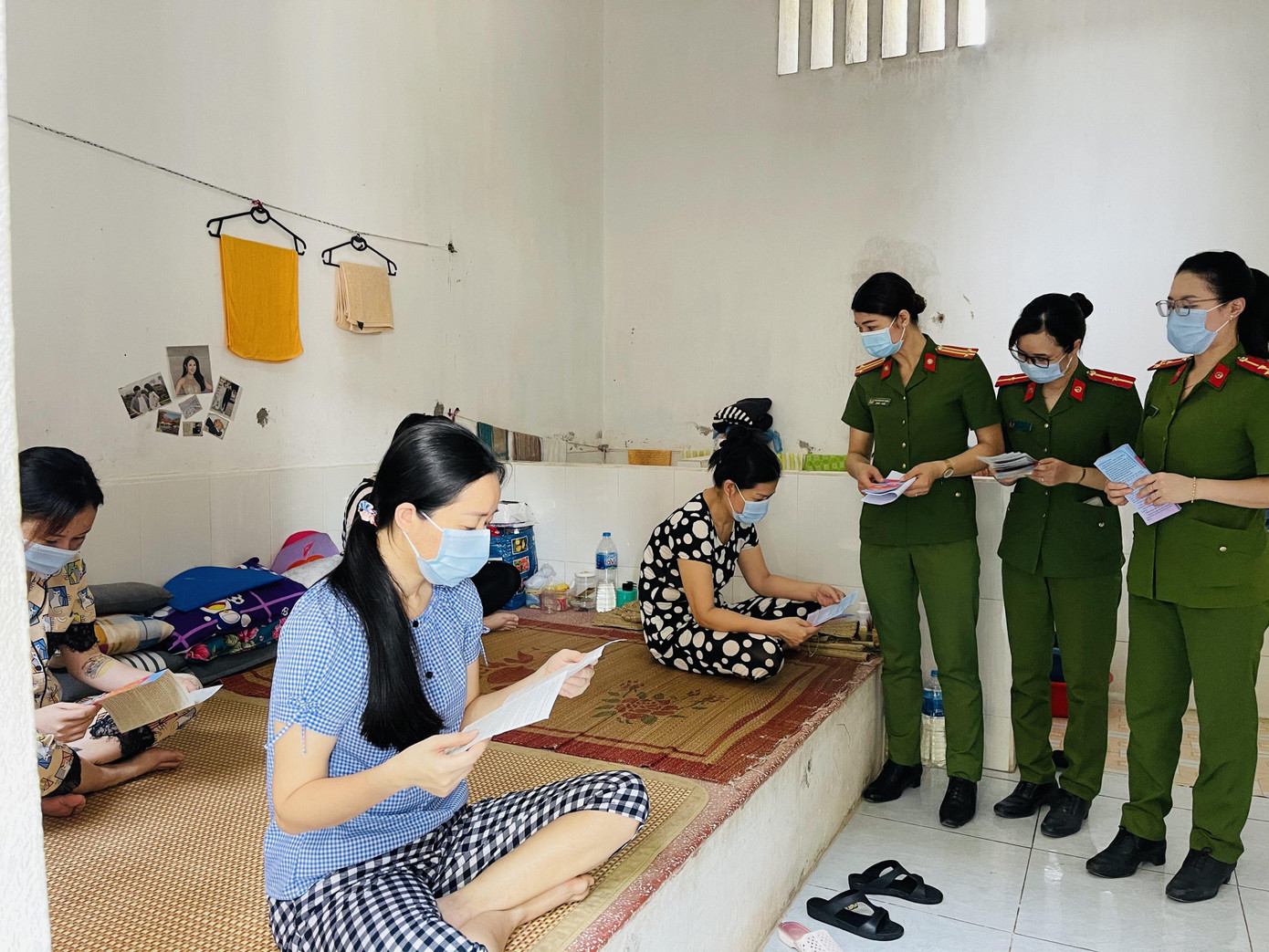 Người bị tạm giam, tạm giữ được cung cấp đầu đủ tài liệu theo quy định.