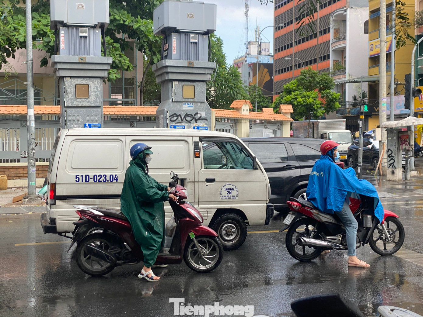 Chiều 30/3, nhiều nơi tại TPHCM xuất hiện mưa trái mùa. Ảnh: Hữu Huy Chiều 30/3, nhiều nơi tại TPHCM xuất hiện mưa trái mùa. Ảnh: Hữu Huy