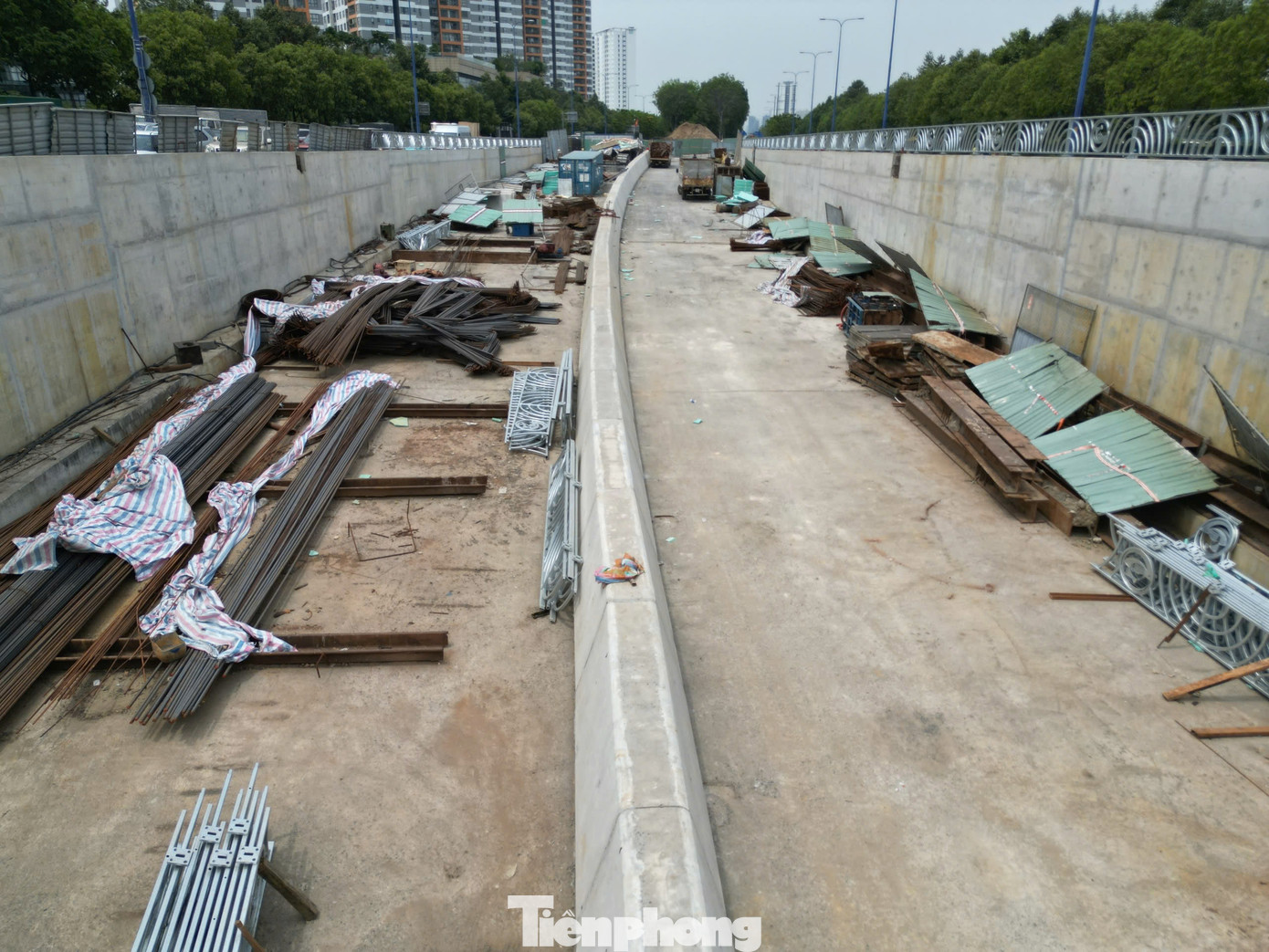 Theo Ban Giao thông TPHCM, hầm chui HC1-01 có chiều dài 760m, quy mô 4 làn xe. Sau khi thông xe hầm chui, dòng xe từ nút giao An Phú đi hầm Thủ Thiêm và ngược lại sẽ lưu thông dưới hầm, trả lại mặt bằng đường Mai Chí Thọ để thi công các hạng mục như 2 nhánh cầu vượt đi vào đường Đồng Văn Cống.
