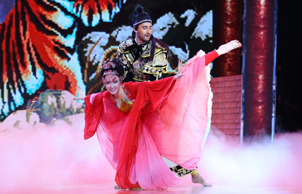 Angela Phương Trinh: 'Không thể so tôi với Tóc Tiên' ảnh 2