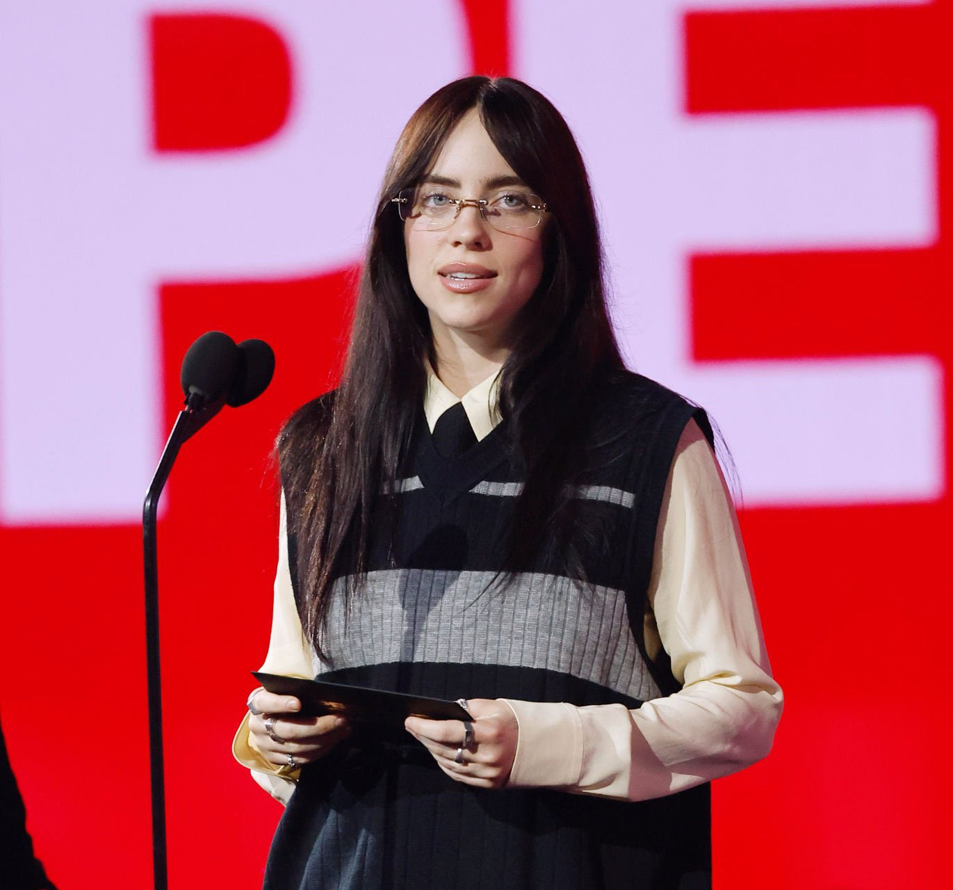 Nhiều khán giả cho rằng không nên vội kết luận câu nói của Billie Eilish mang ý xấu. Nhiều khán giả cho rằng không nên vội kết luận câu nói của Billie Eilish mang ý xấu.