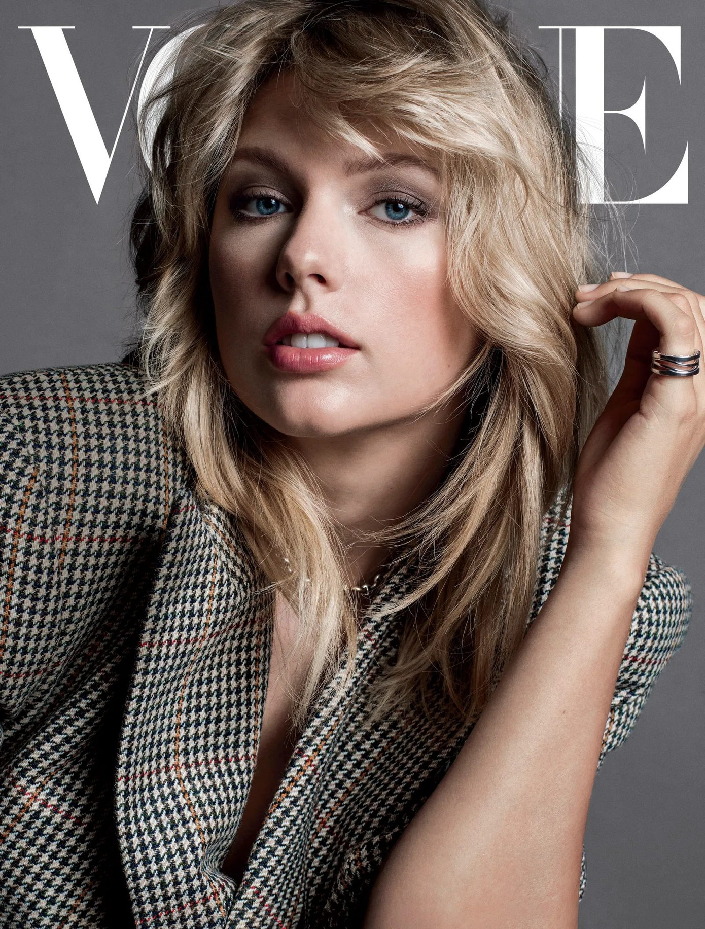 Taylor Swift với gương mặt chuẩn người mẫu trên tạp chí Vogue năm 2019.