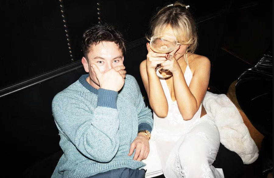 Bức hình được chụp tại bữa tiệc hậu lễ trao giải Grammys.