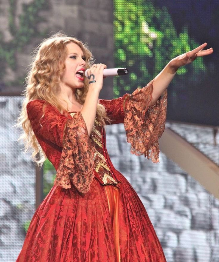 Fearless Tour là chuyến lưu diễn đầu tiên của Taylor Swift.