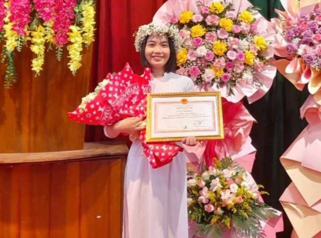 Nỗ lực không ngừng nghỉ khiến Vy đạt nhiều thành tích xuất sắc trong học tập. Nỗ lực không ngừng nghỉ khiến Vy đạt nhiều thành tích xuất sắc trong học tập.