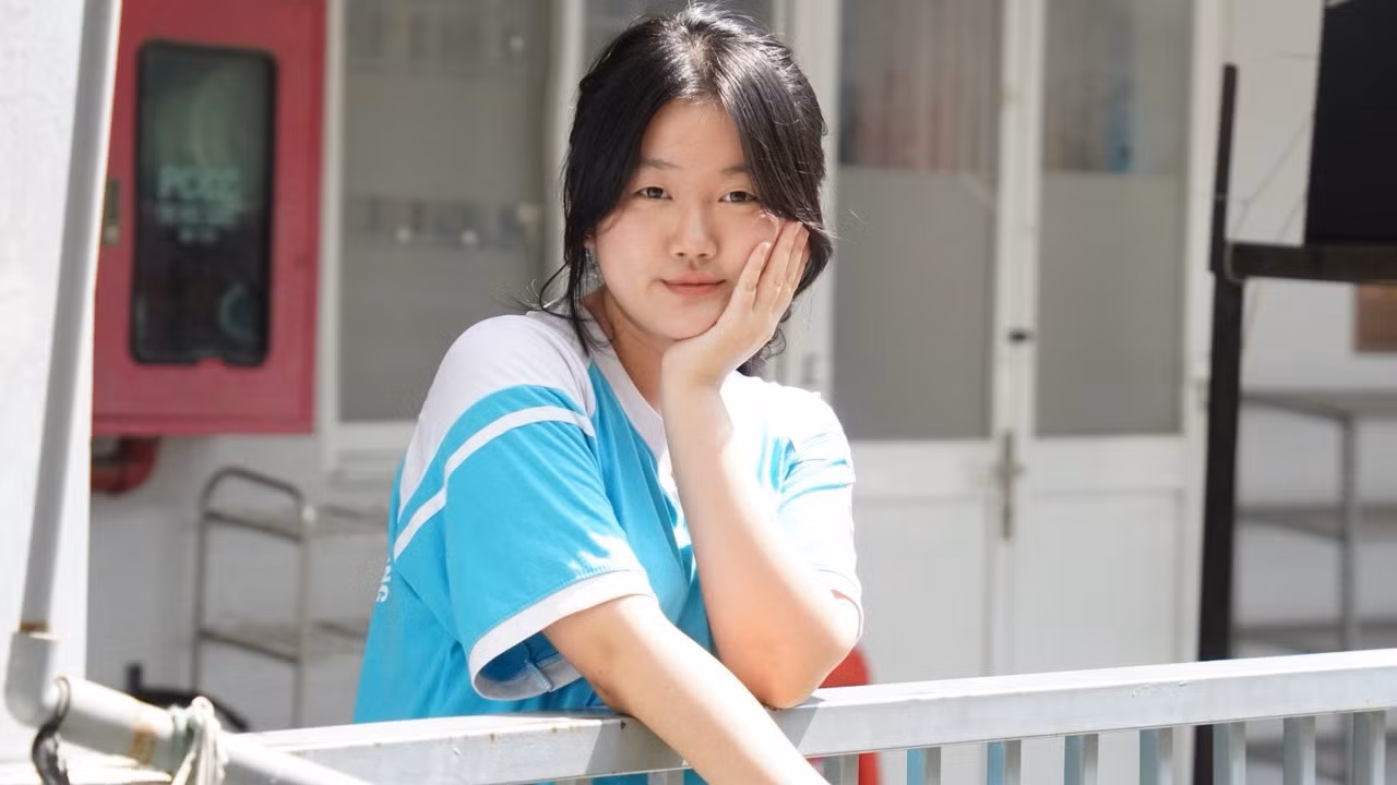 Phương Khanh vui chơi hết mình trong dịp Tết nhưng không lơ là việc học. Ảnh: NVCC