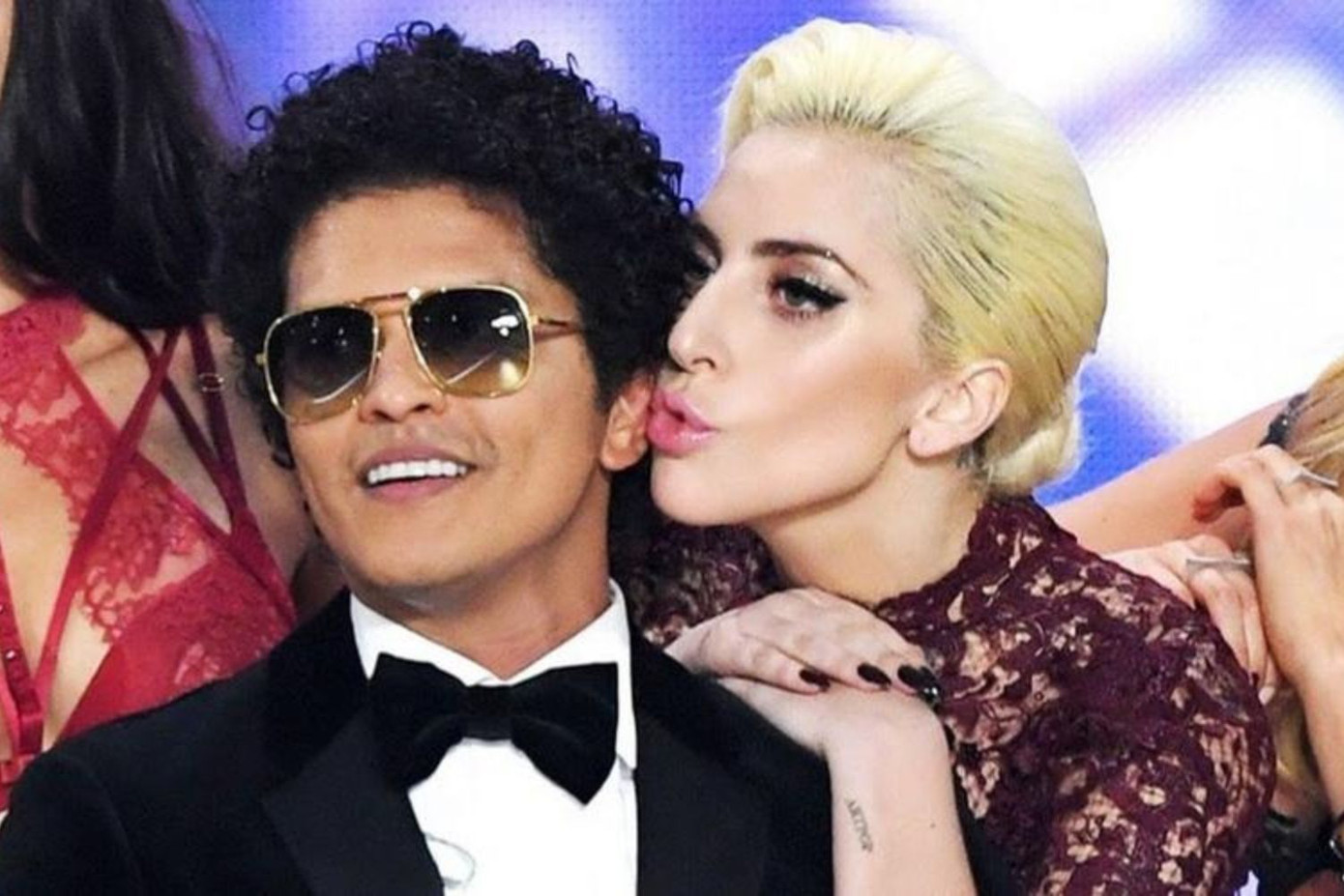 Ca khúc nhận được lời khen từ khán giả. Ca khúc nhận được lời khen từ khán giả.