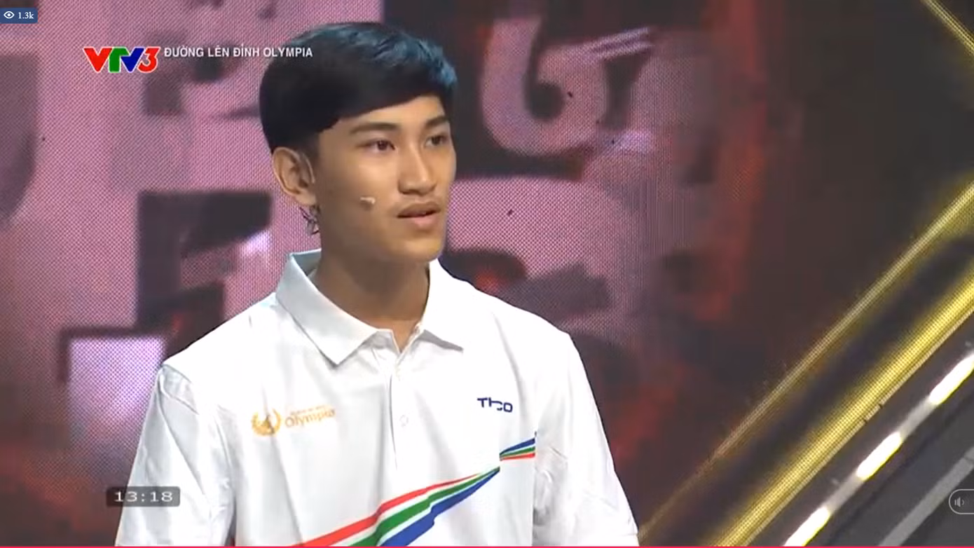 Viết Hiếu là người xuất sắc nhất phần thi Vượt chướng ngại vật.