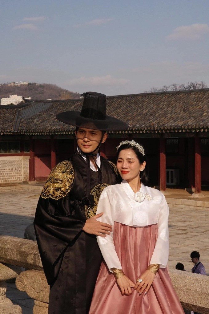 Lệ Quyên đi du lịch cùng tình trẻ Lâm Bảo Châu.