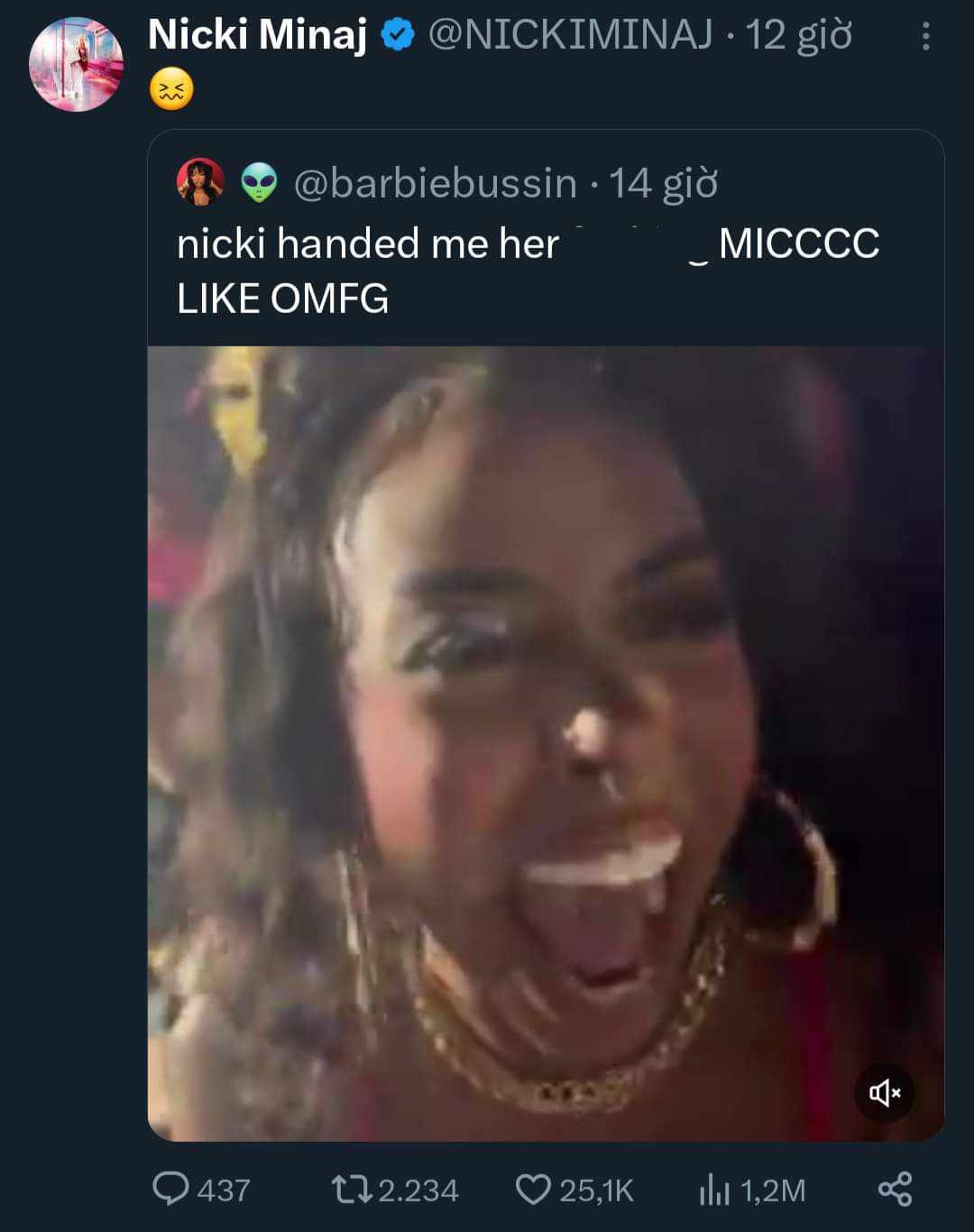 Tương tác giữa Nicki Minaj và người hâm mộ khiến nhiều người cảm thấy buồn cười. Tương tác giữa Nicki Minaj và người hâm mộ khiến nhiều người cảm thấy buồn cười.