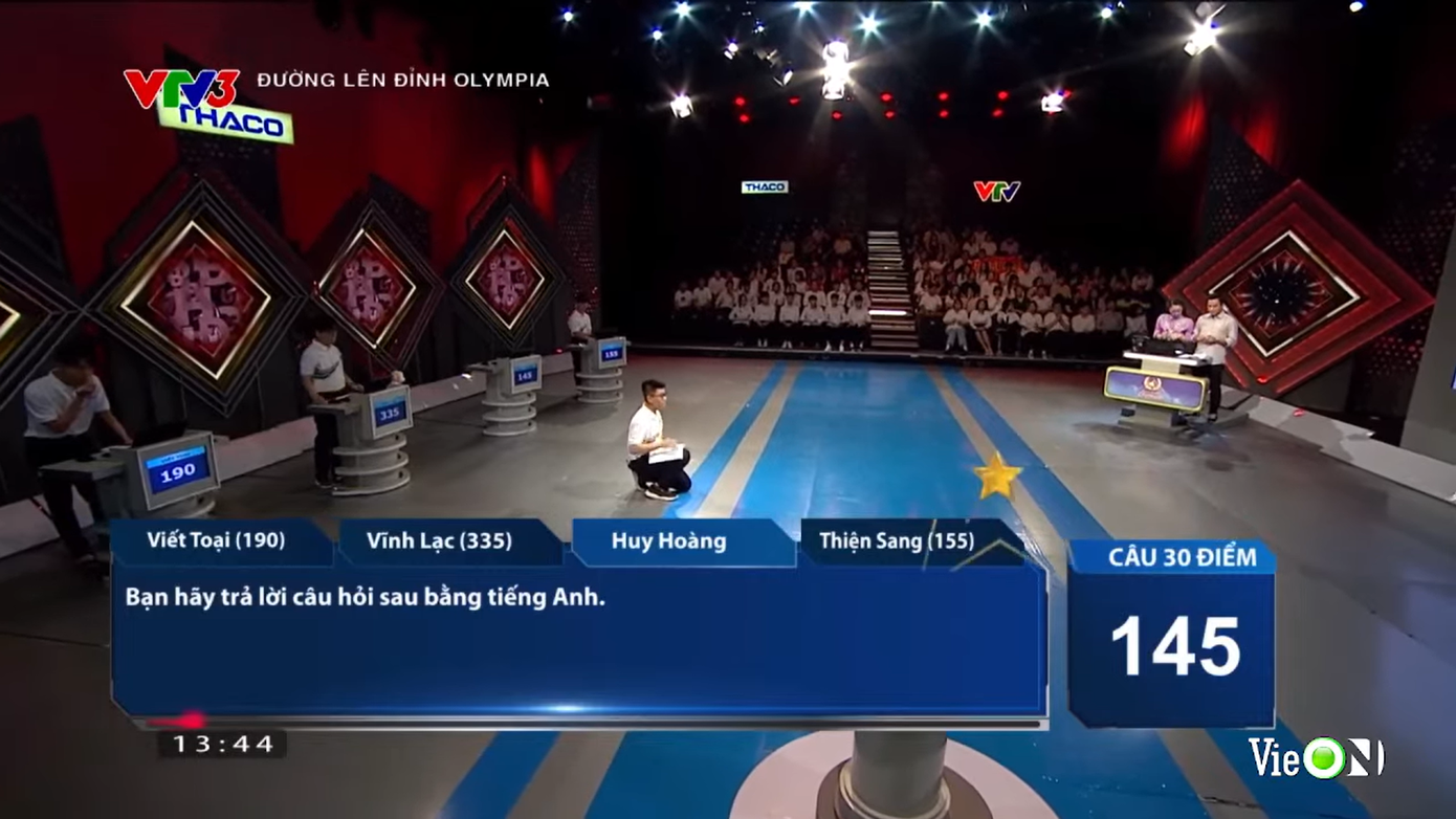 Nam sinh khá tiếc nuối khi để mất điểm một cách đáng tiếc trước câu hỏi tiếng Anh cuối cùng.