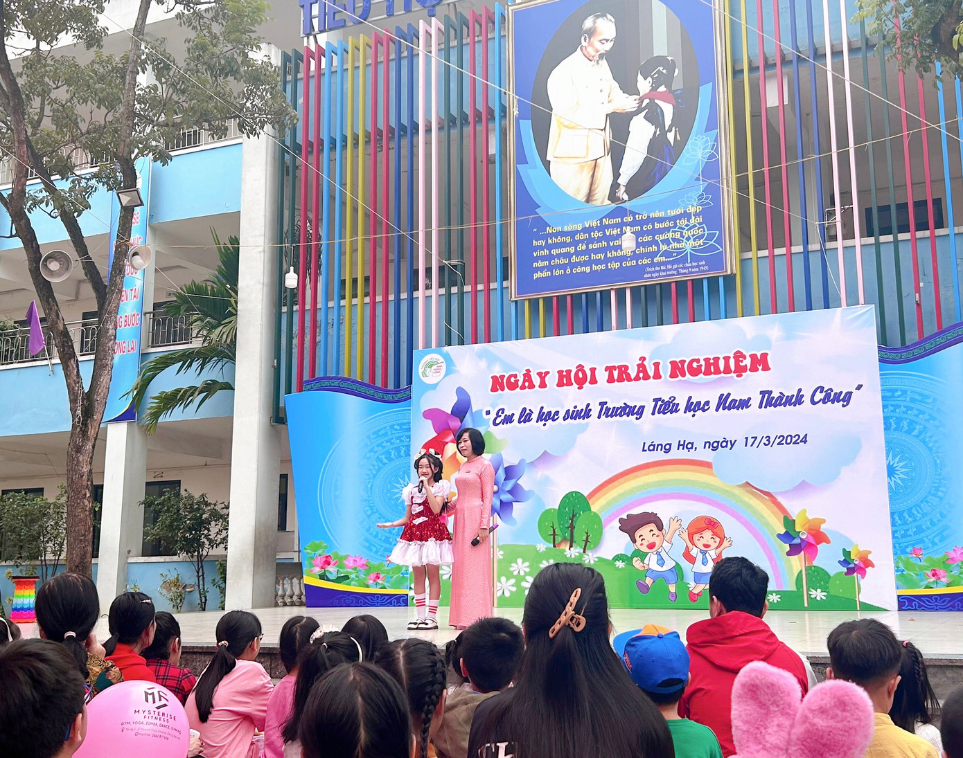 Những tiết mục văn nghệ đặc sắc đến từ tween trường Tiểu học Nam Thành Công.