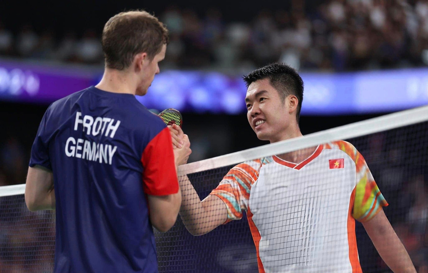 Đức Phát đối đầu với tuyển thủ người Đức. Ảnh: Getty Images.