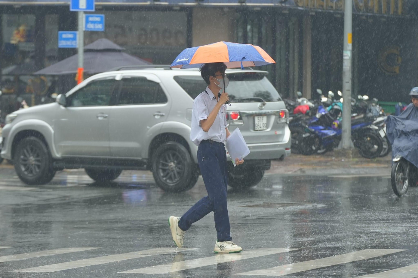 Một học sinh tại điểm thi THCS Bàn Cờ. Ảnh: Quốc Hoàng