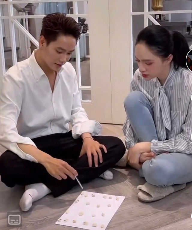 Mới đây, Trần Nhậm còn đăng clip thân thiết bên Hoa hậu Hương Giang.