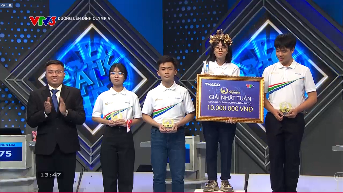 Quỳnh Hương giành vòng nguyệt quế với 245 điểm.