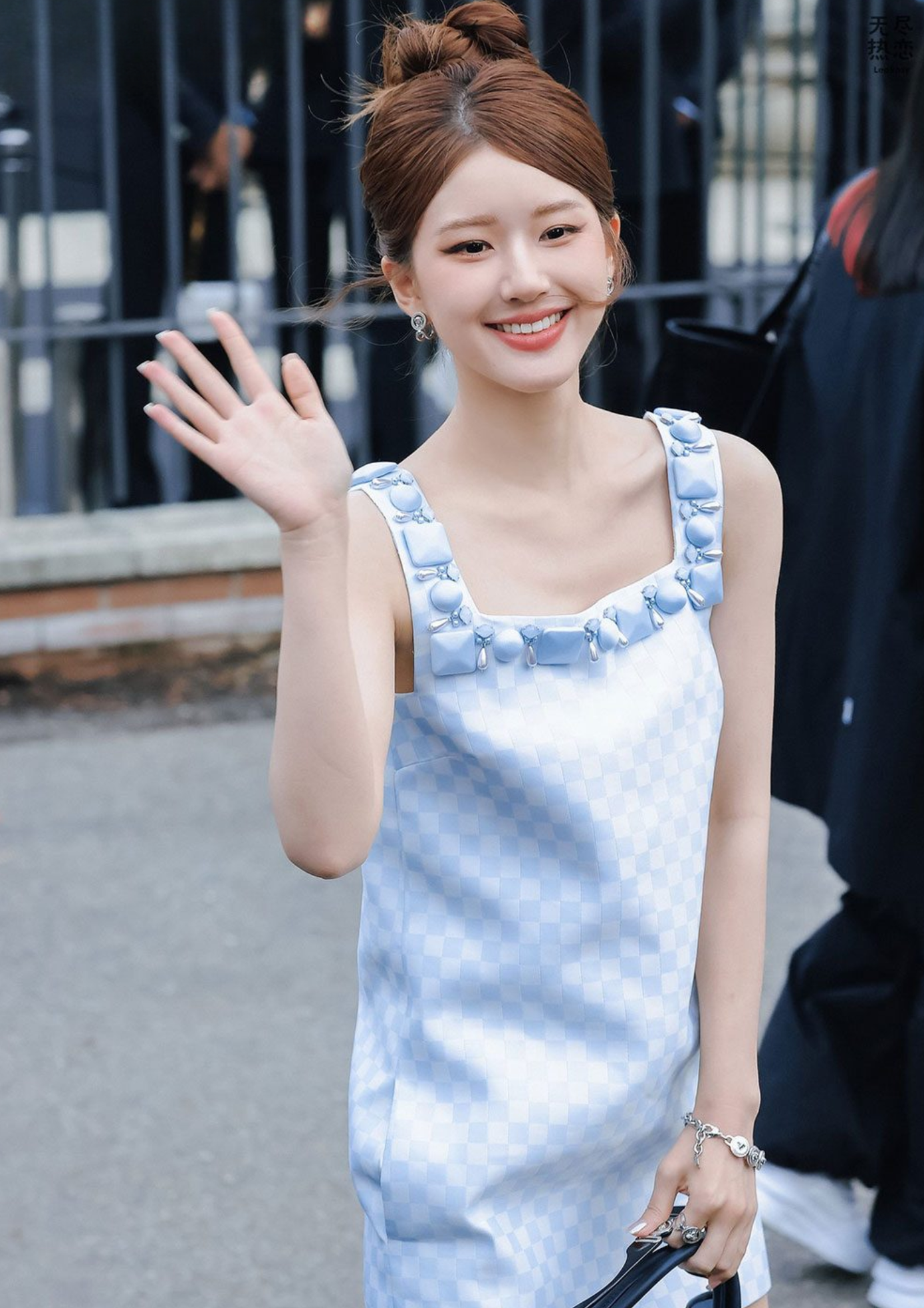 Triệu Lộ Tư, Bạch Lộc và Ngu Thư Hân vẫn chưa thể chinh phục được thảm đỏ quốc tế. Triệu Lộ Tư, Bạch Lộc và Ngu Thư Hân vẫn chưa thể chinh phục được thảm đỏ quốc tế.