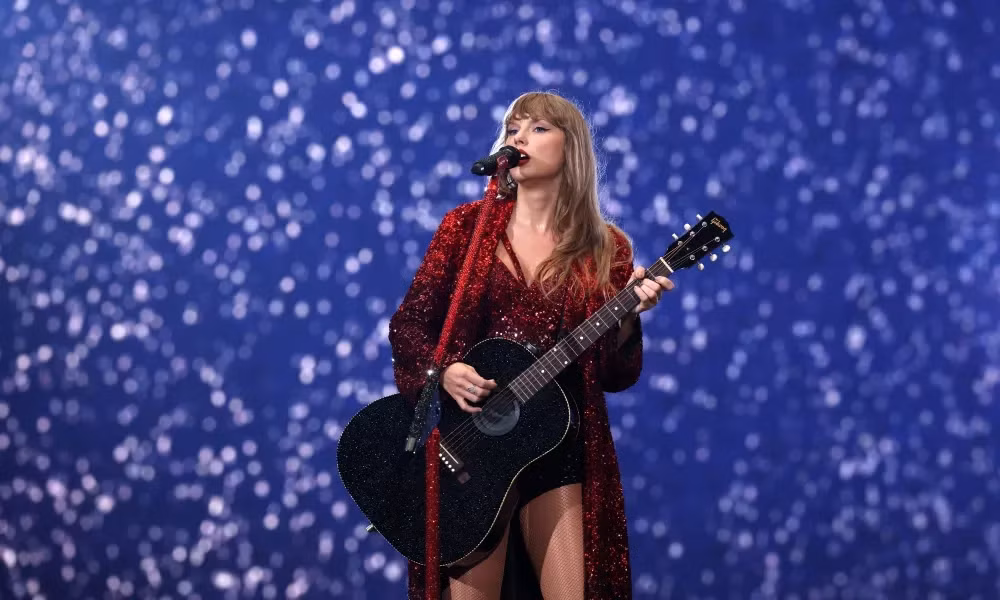 Taylor cũng dành tặng những ca khúc bất ngờ để đáp lại tình cảm của các Swifties Ý.