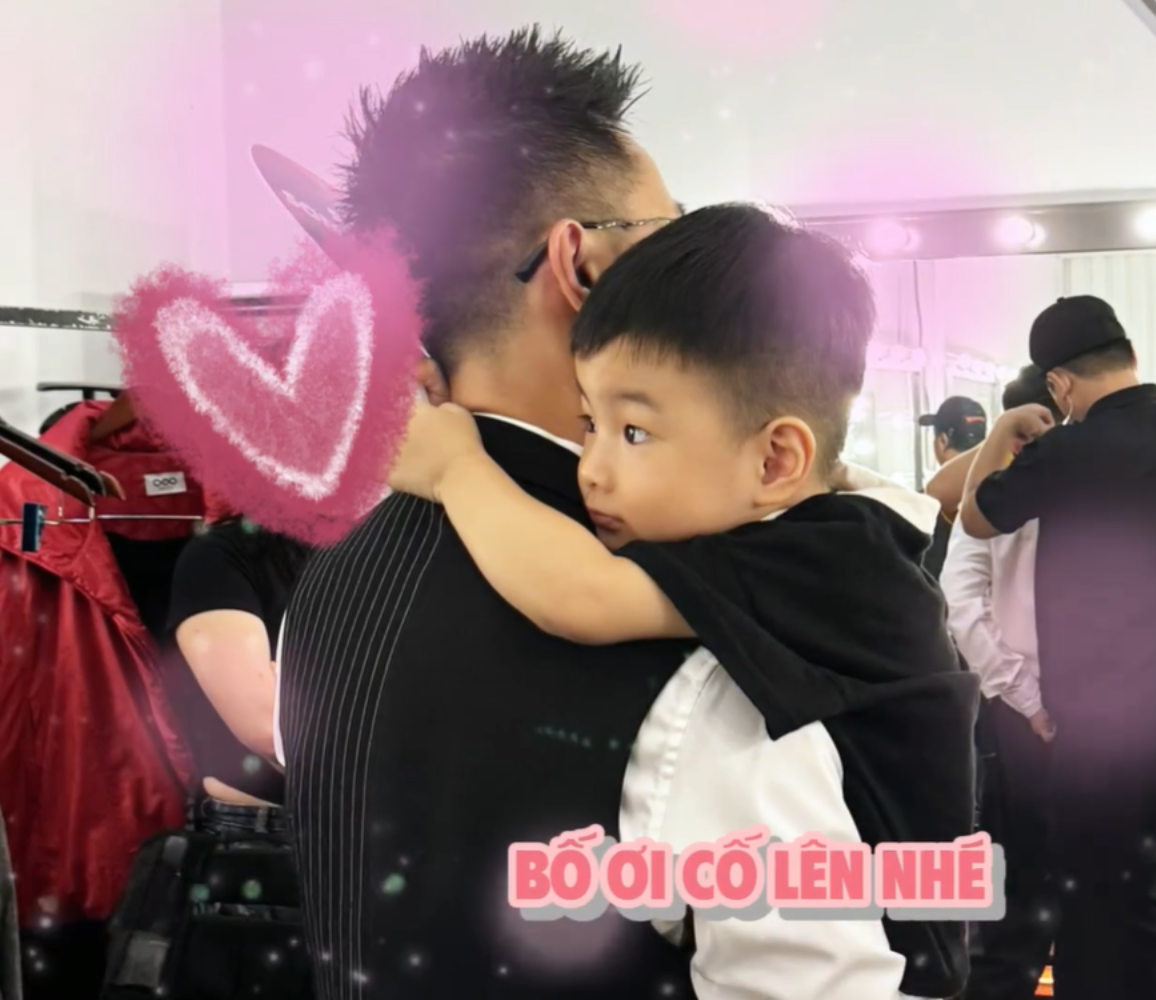 Khoảnh khắc đáng yêu của hai bố con nhà Rhymastic.