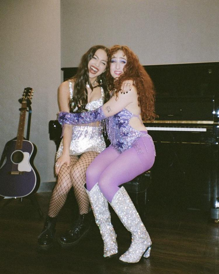 Cô được biết tới nhiều hơn sau khi mở màn cho tour của Olivia Rodrigo. Cô được biết tới nhiều hơn sau khi mở màn cho tour của Olivia Rodrigo.