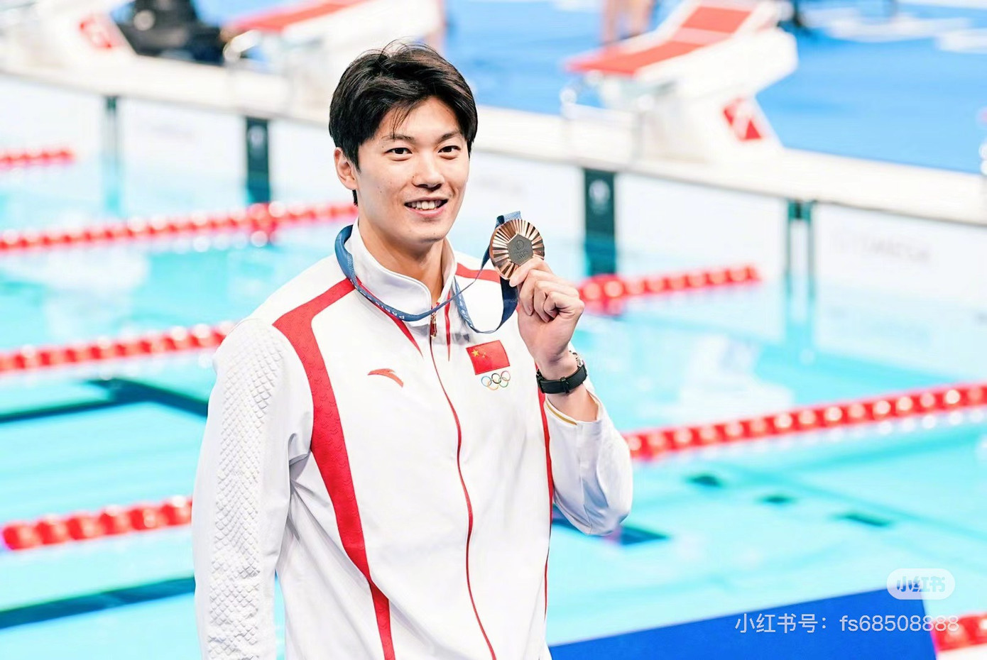 Nam thần bơi lội sở hữu loạt thành tích đáng nể. Ảnh: Xiaohongshu Nam thần bơi lội sở hữu loạt thành tích đáng nể. Ảnh: Xiaohongshu