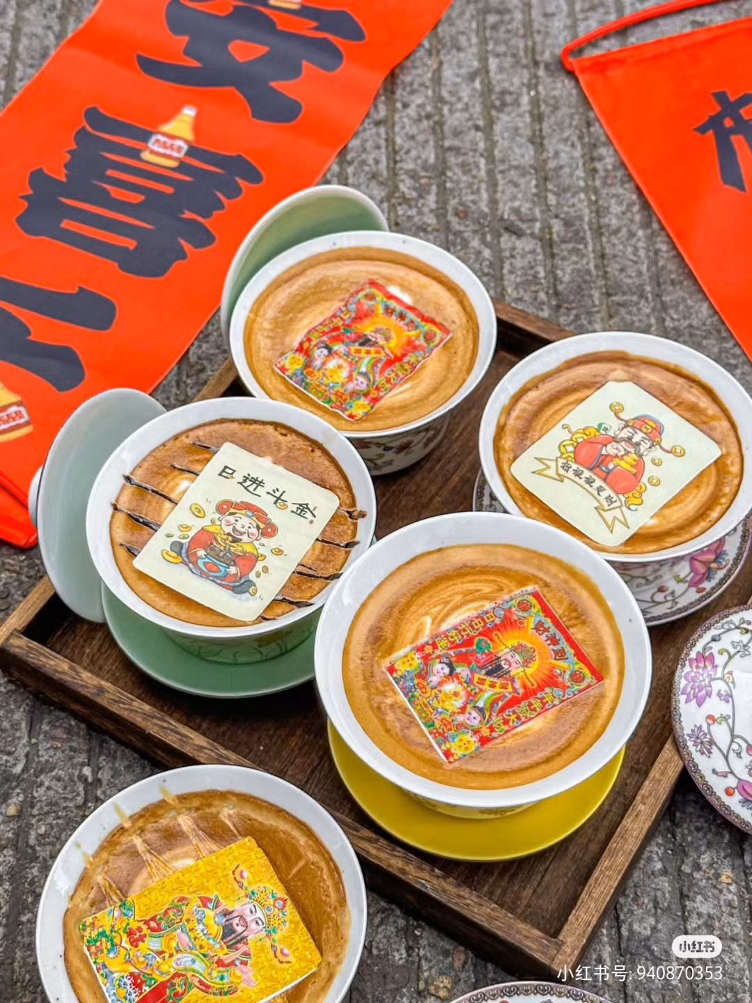 Không những trang trí đẹp mắt, đồ uống còn mang ý nghĩa may mắn. Nguồn: xiaohongshu Không những trang trí đẹp mắt, đồ uống còn mang ý nghĩa may mắn. Nguồn: xiaohongshu