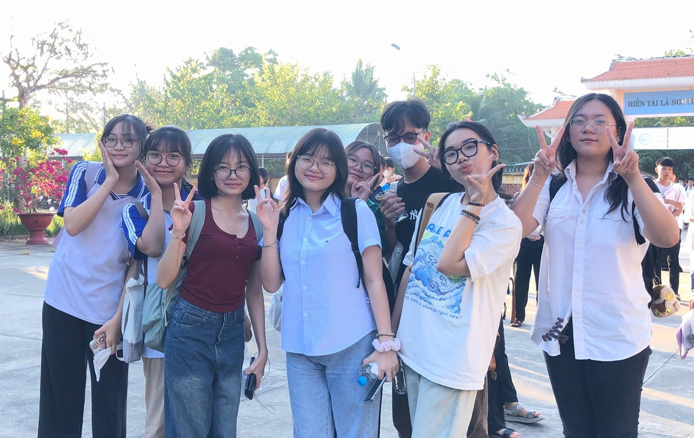 Nhiều thí sinh đã có mặt từ sớm để tham dự kỳ thi đánh giá năng lực ĐHQG TP.HCM. Nhiều thí sinh đã có mặt từ sớm để tham dự kỳ thi đánh giá năng lực ĐHQG TP.HCM.