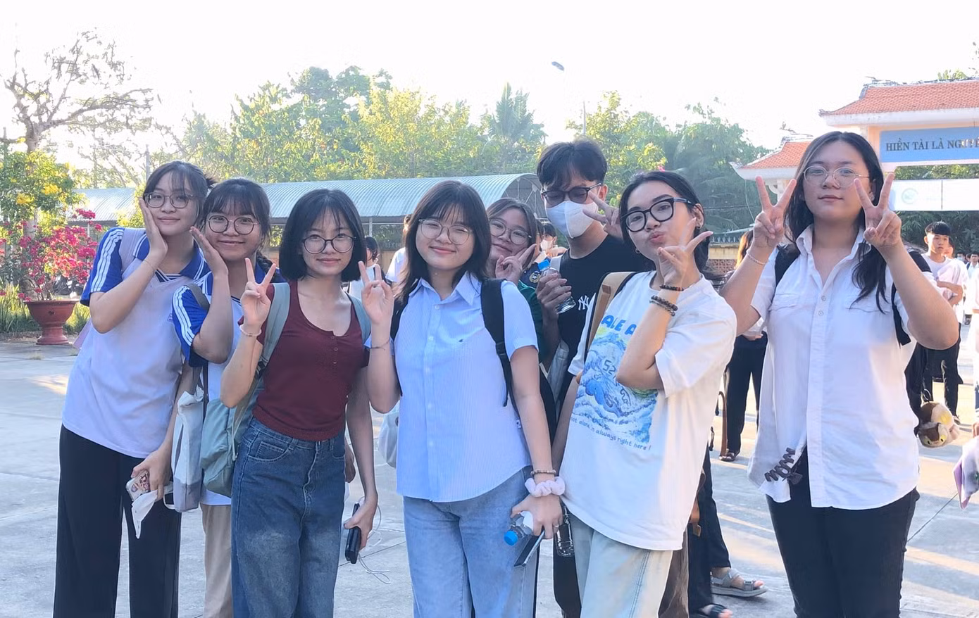 Nhiều thí sinh đã có mặt từ sớm để tham dự kỳ thi đánh giá năng lực ĐHQG TP.HCM. Nhiều thí sinh đã có mặt từ sớm để tham dự kỳ thi đánh giá năng lực ĐHQG TP.HCM.