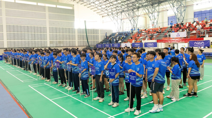 Đông đảo sinh viên tham gia giải Cầu lông trường Đại học Bách Khoa mở rộng năm 2024. Đông đảo sinh viên tham gia giải Cầu lông trường Đại học Bách Khoa mở rộng năm 2024.