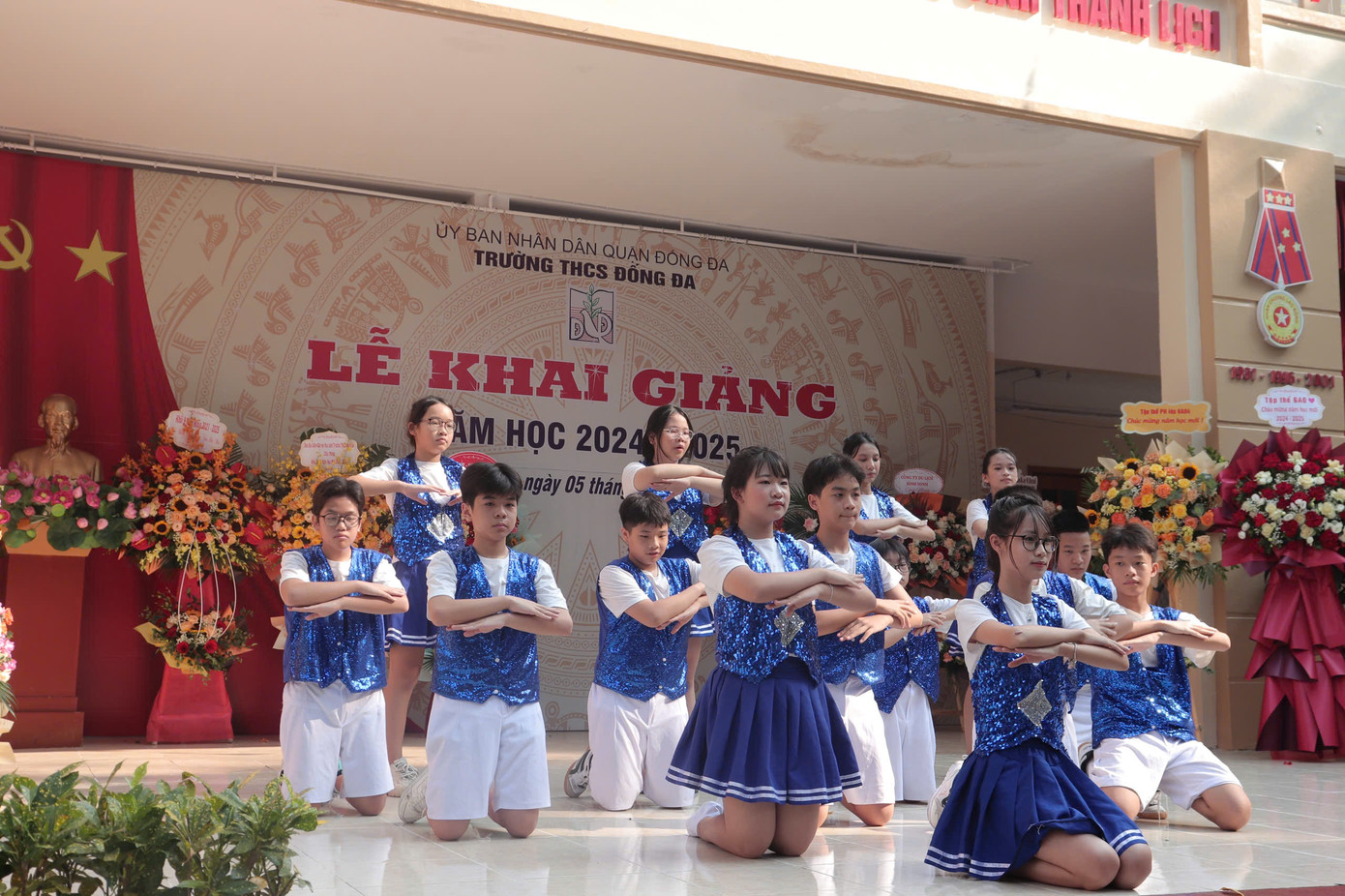 Những tiết mục văn nghệ được trình diễn bởi các tween cũng không kém phần hấp dẫn. Những tiết mục văn nghệ được trình diễn bởi các tween cũng không kém phần hấp dẫn.