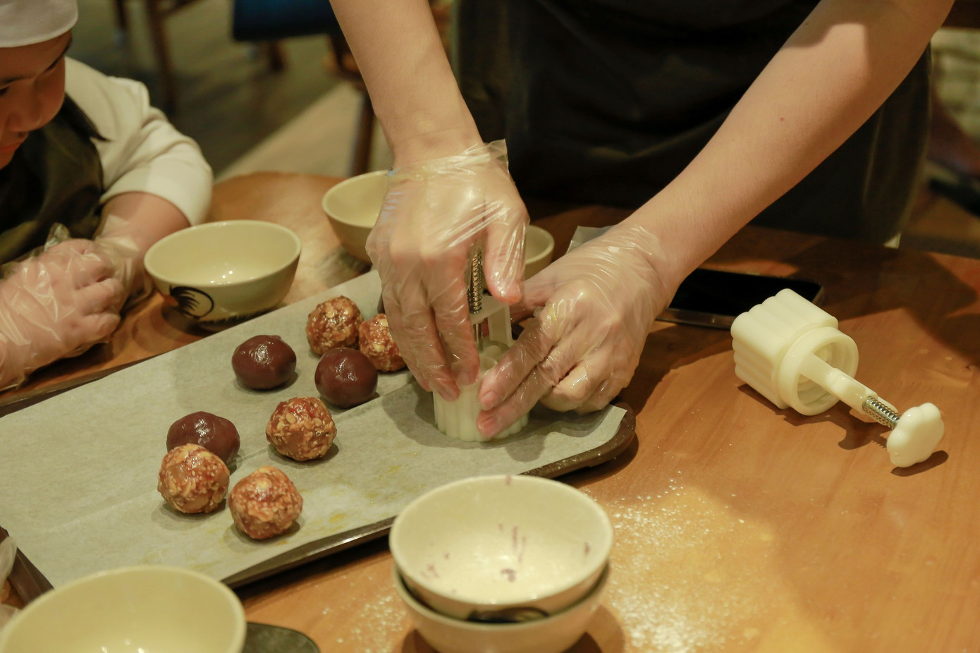 Các workshop thủ công mang đến cơ hội tự tay tạo ra những sản phẩm siêu dễ thương. Các workshop thủ công mang đến cơ hội tự tay tạo ra những sản phẩm siêu dễ thương.