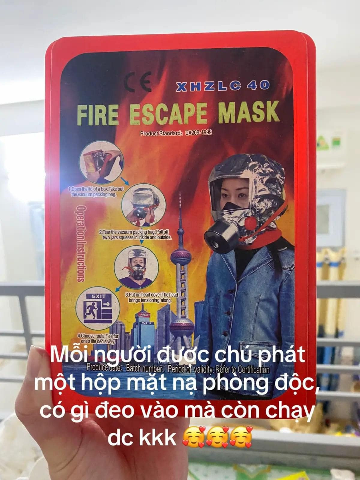 Trang bị bình cứu hỏa, hệ thống báo cháy, báo khói là điều thường thấy ở các khu trọ, nhưng bác chủ tại đây còn phát cho mỗi người dân một mặt nạ phòng độc. Nguồn: Huê Lương Trang bị bình cứu hỏa, hệ thống báo cháy, báo khói là điều thường thấy ở các khu trọ, nhưng bác chủ tại đây còn phát cho mỗi người dân một mặt nạ phòng độc. Nguồn: Huê Lương