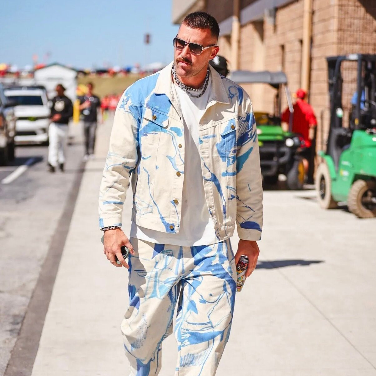 Phong cách thời trang hiện tại nhận về nhiều lời khen.