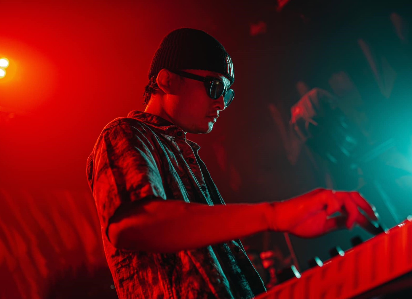 TINLE cũng là cái tên đặc biệt được nhiều khán giả kỳ vọng sẽ mang đến chương trình màu sắc riêng biệt và mới lạ. TINLE cũng là cái tên đặc biệt được nhiều khán giả kỳ vọng sẽ mang đến chương trình màu sắc riêng biệt và mới lạ.