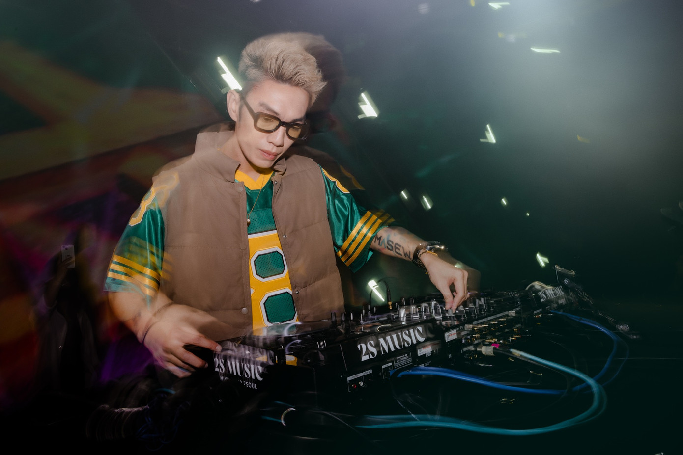 Nam producer không ngại làm mới mình trong âm nhạc. Nam producer không ngại làm mới mình trong âm nhạc.