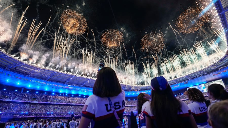 Màn trình diễn pháo hoa mãn nhãn người xem. Màn trình diễn pháo hoa mãn nhãn người xem.