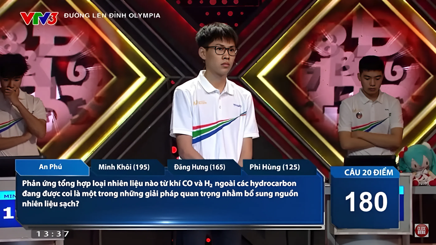 An Phú "lội ngược dòng" từ vị trí cuối vươn lên dẫn Nhì đoàn leo núi. An Phú "lội ngược dòng" từ vị trí cuối vươn lên dẫn Nhì đoàn leo núi.